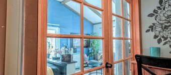 Spacious 1-bedroom centrall located guest sweet with AC in charming Coventry.