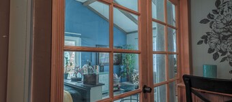 Spacious 1-bedroom centrall located guest sweet with AC in charming Coventry.