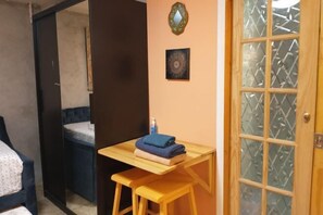 Room - Ground floor unit for family and friends in Jackson Heights (New York)