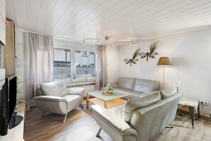 TV - Room '1_Double Room No. 1' with Wi-Fi (Neuenrade)