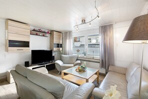 TV - Room '5_Double Room No. 5' with Wi-Fi (Neuenrade)