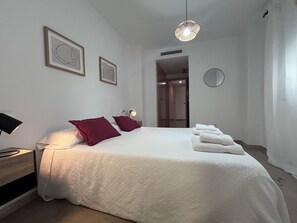 2 bedrooms, iron/ironing board, WiFi, bed sheets - Nomads' Triangle" Central Park - Ruzafa - Turia (València)