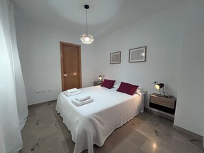 2 chambres, fer et planche à repasser, Wi-Fi, draps fournis
