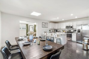 Dining - Scottsdale Sunshine Retreat - Home with Backyard Pool, Loungers, BBQ, Putting Green (Scottsdale)