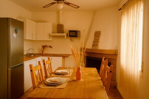 Dining - Country house in the Sierra Nevada- Almería. Nature, hiking and relaxation (Abrucena)