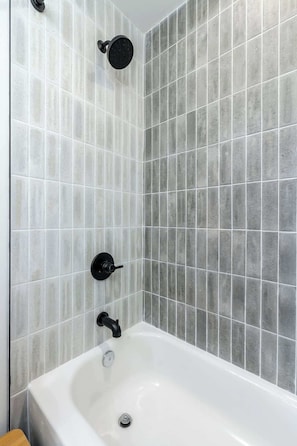 Shower - Old City - Luxury Waterview Penthouse The Heritage (Philadelphia)
