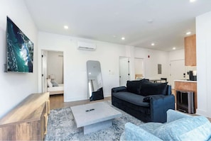 TV - Old City - Luxury Waterview Penthouse The Heritage (Philadelphia)