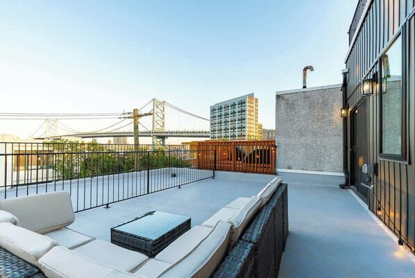 Terrace/patio - Old City - Luxury Waterview Penthouse The Heritage (Philadelphia)