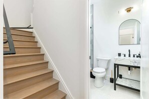 Shower - Old City - Luxury Waterview The Heritage (Philadelphia)