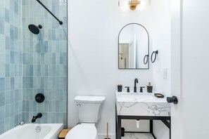 Shower - Old City - Luxury Waterview The Heritage (Philadelphia)