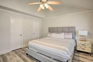Room - Tulane Modern Richardson Retreat w/ Pool & Indoor Hot Tub! (Richardson)
