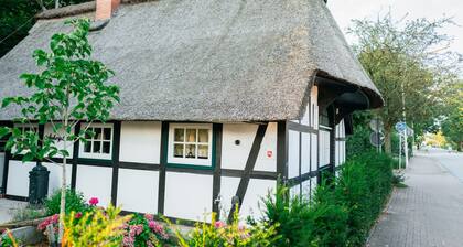 Ferienhaus 'Cottage am See mit Garten, Kamin, privater Terrasse & WLAN'