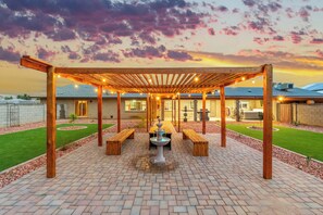 House (5 Bedrooms) | Front of property - Private Hot Tub & Huge Yard: Phoenix Family Home (Phoenix)