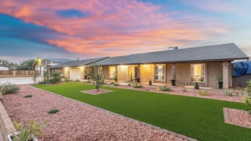 House (5 Bedrooms) | Interior