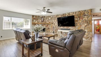 House (5 Bedrooms) | Interior