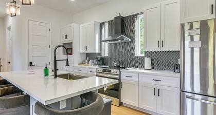 2 Mi to Dtwn Houston: Stylish Retreat w/ Balcony