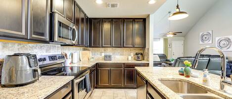 House (5 Bedrooms) | Interior