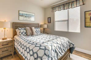Apartment (3 Bedrooms) | Interior - Walk to Light Rail! Townhome 9 Mi to Dtwn Denver (Lakewood)