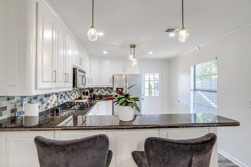 Walk to Cultural District: Fort Worth Home w/ Yard