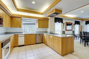 House (3 Bedrooms) | Interior