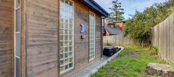 Walk to Trails! Small-town Hideaway in Cambria