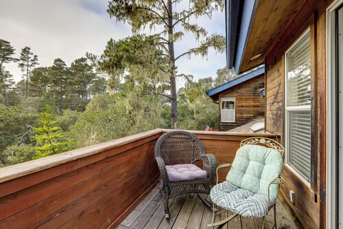 Walk to Trails! Small-town Hideaway in Cambria