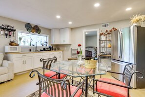 Apartment (1 Bedroom) | Interior - Lakefront Getaway w/ Hot Tub & Yard in Okc! (Oklahoma City)