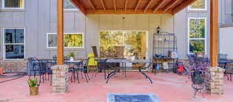 Lakefront Getaway w/ Hot Tub & Yard in Okc!