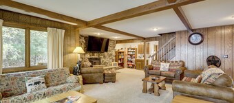 Lakeside Northwoods Retreat: Dock, Deck, Fire Pit!