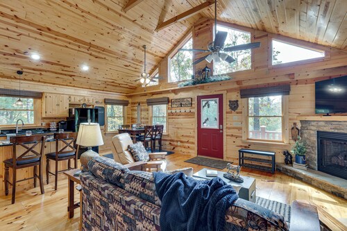 Mount Haven Retreat : Escape With Screened Porch!