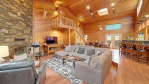 Unclassified image, 2 of 38, button - Lake Eufaula Cabin w/ Dock at Nine Marina (Eufaula)