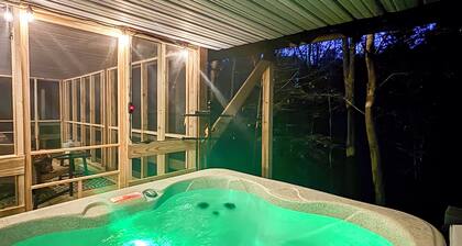 Lake Access & Hot Tub! Serene Rockbridge Cabin