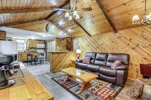 House (2 Bedrooms) | Interior