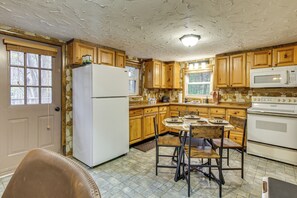 Interior - Lake Access & Hot Tub! Serene Rockbridge Cabin (Amanda)