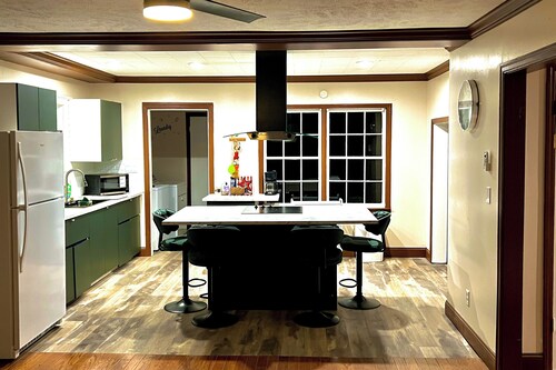 Stocked Pond: Country Retreat in Oglethorpe!