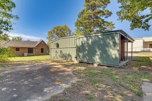 House (1 Bedroom) | Interior - Peaceful East Texas Retreat! Mineola Bungalow (Mineola)