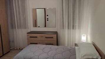 2 bedrooms, WiFi, bed sheets