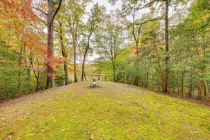 Interior - Lake Access, Tranquil Acreage: Farnham Cottage (Farnham)