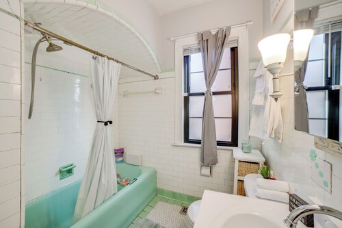 Pet Friendly! Near Casinos & Lake Michigan Beaches