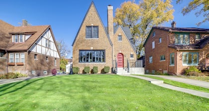 Pet Friendly! Near Casinos & Lake Michigan Beaches