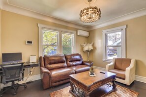 Apartment (2 Bedrooms) | Front of property - Easy Commute to Newark & Nyc! Extended Stay Unit (Irvington)