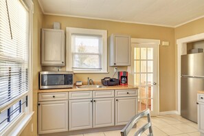 Apartment (2 Bedrooms) | Interior - Free Parking Spot! Extended Stay Near Newark & NYC (Irvington)