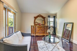 Apartment (2 Bedrooms) | Interior - 2 Mi to Dtwn Freeport! Apt w/ Deck in Baldwin (Baldwin)