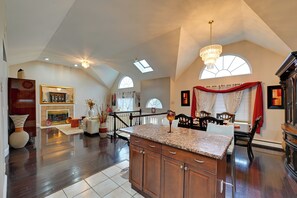 Apartment (2 Bedrooms) | Interior - 2 Mi to Dtwn Freeport! Apt w/ Deck in Baldwin (Baldwin)