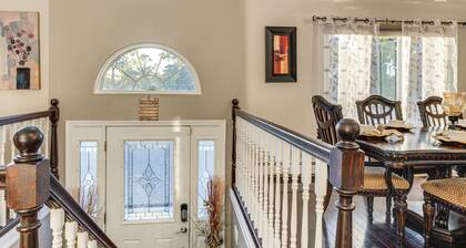 2 Mi to Dtwn Freeport! Apt w/ Deck in Baldwin