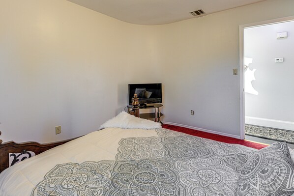 Apartment (2 Bedrooms) | Interior - 2 Mi to Dtwn Freeport! Apt w/ Deck in Baldwin (Baldwin)