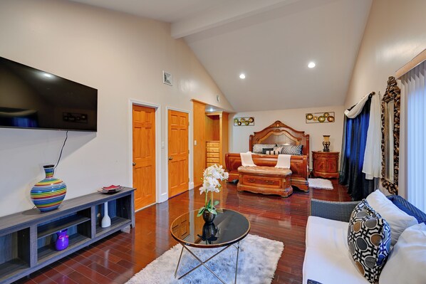 Apartment (2 Bedrooms) | Interior - 2 Mi to Dtwn Freeport! Apt w/ Deck in Baldwin (Baldwin)