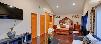 2 Mi to Dtwn Freeport! Apt w/ Deck in Baldwin