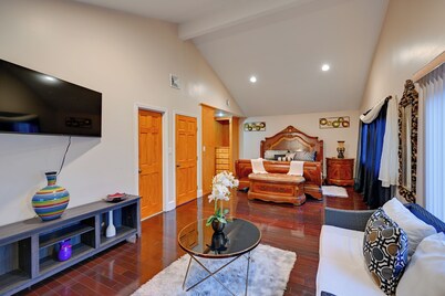 2 Mi to Dtwn Freeport! Apt w/ Deck in Baldwin