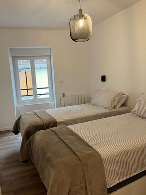 2 bedrooms - MODERN RENOVATED TWO BED APARTMENT - SLEEPS 6 (Le Bourg d'Oisans)